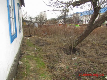 Поліція знайшла жінку, яка народила, а потім викинула дитину