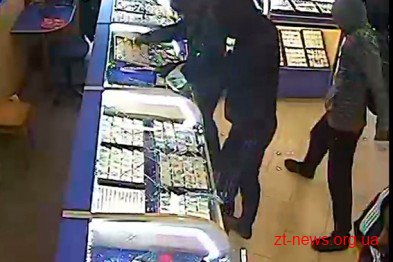 Поліцейські затримали нападників на ювелірний магазин Поліцейські затримали нападників на ювелірний магазин