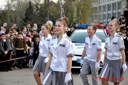 Сотні дітей долучилися до флешмобу з безпеки дорожнього руху