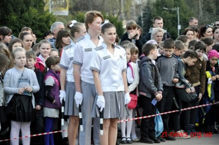 Сотні дітей долучилися до флешмобу з безпеки дорожнього руху