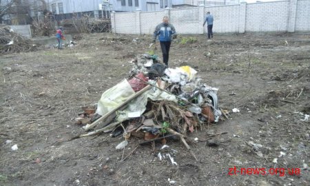 Житомирські безхатченки долучилися до міського прибирання