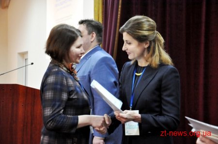 Марина Порошенко вручила сертифікати учасникам тренінгу з розвитку інклюзивної освіти