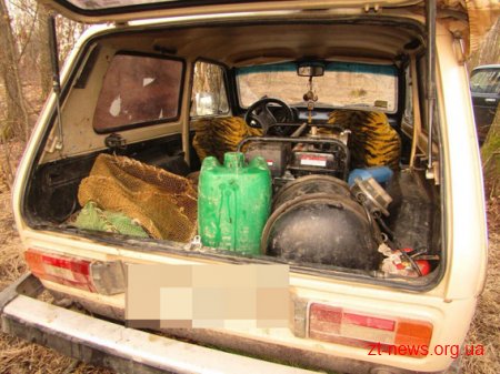 За добу поліцейські на Олевщині затримали 5 старателів
