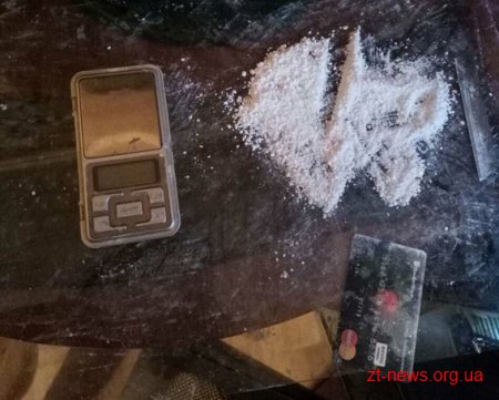 У будинку жителя смт. Мирополя поліція знайшла зброю та наркотики