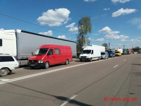 На автодорозі Житомир - Чернівці люди частково обмежували рух транспорту