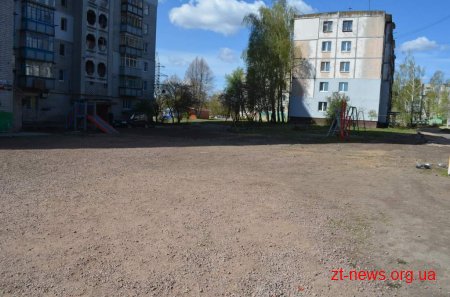 Радник мера перевірив хід прибирання прибудинкових територій від будівельного сміття