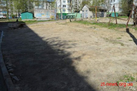 Радник мера перевірив хід прибирання прибудинкових територій від будівельного сміття