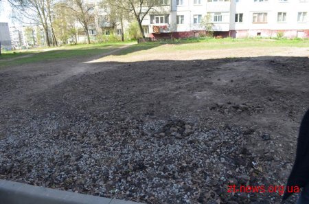 Радник мера перевірив хід прибирання прибудинкових територій від будівельного сміття