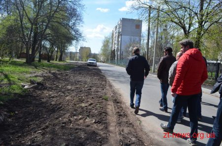 Радник мера перевірив хід прибирання прибудинкових територій від будівельного сміття
