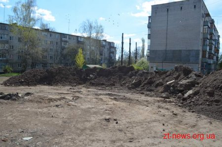 Радник мера перевірив хід прибирання прибудинкових територій від будівельного сміття