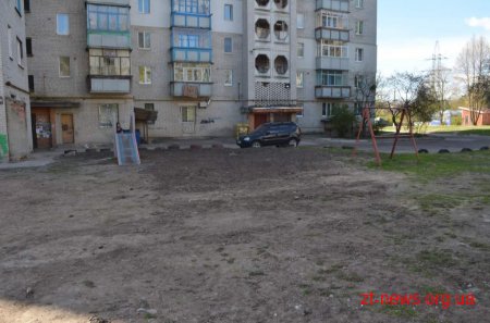 Радник мера перевірив хід прибирання прибудинкових територій від будівельного сміття