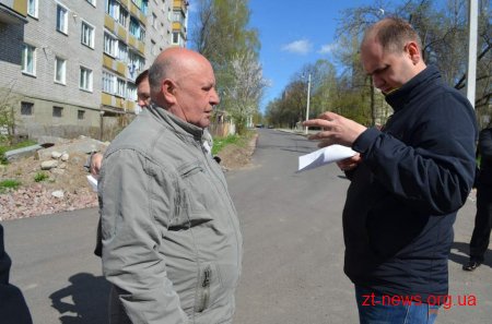 Радник мера перевірив хід прибирання прибудинкових територій від будівельного сміття