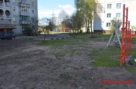 Радник мера перевірив хід прибирання прибудинкових територій від будівельного сміття
