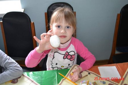 У міській раді відбувся майстер клас з писанкарства для дітей