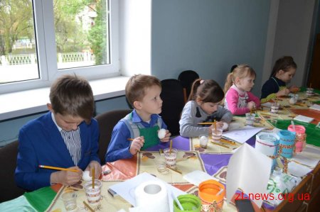 У міській раді відбувся майстер клас з писанкарства для дітей
