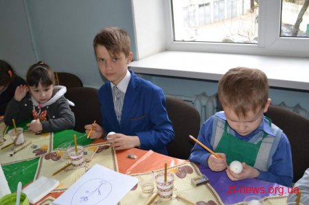 У міській раді відбувся майстер клас з писанкарства для дітей