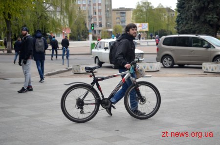 Близько 200 житомирян долучились до акції "Велосипедом на роботу"