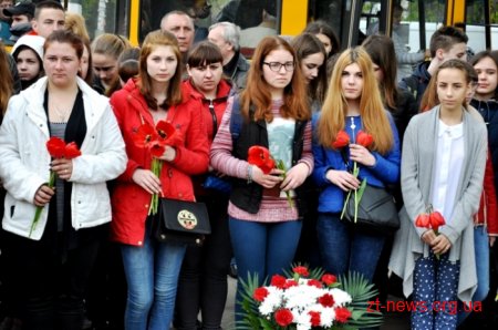 У річницю аварії на ЧАЕС у Житомирі вшанували загиблих Героїв