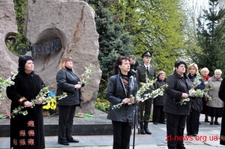 У річницю аварії на ЧАЕС у Житомирі вшанували загиблих Героїв