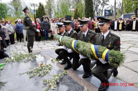 У річницю аварії на ЧАЕС у Житомирі вшанували загиблих Героїв