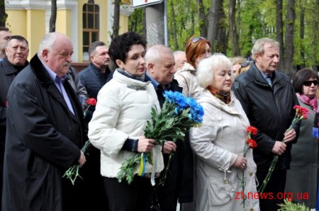 У річницю аварії на ЧАЕС у Житомирі вшанували загиблих Героїв