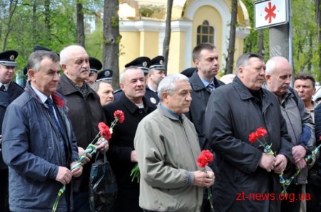У річницю аварії на ЧАЕС у Житомирі вшанували загиблих Героїв