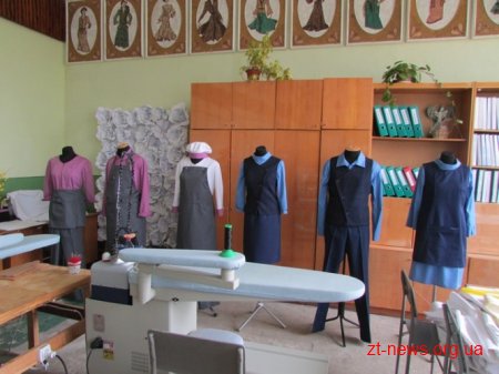 У Житомирі вчителі опановували оновлену програму трудового навчання у школах