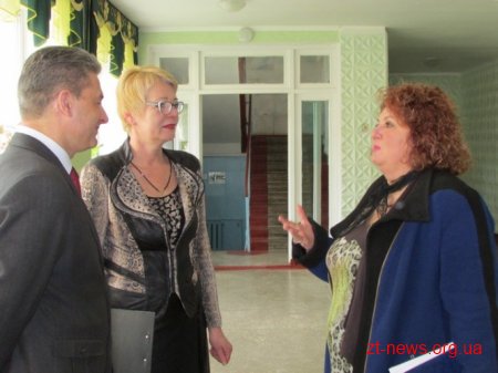 У Житомирі вчителі опановували оновлену програму трудового навчання у школах
