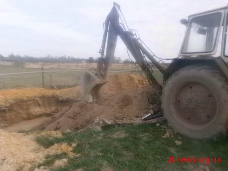 Двоє чоловіків у пошуках сонячного каміння орудували екскаваторами на Житомирщині