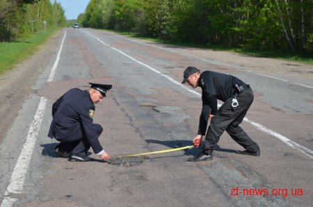 На Житомирщині поліцейські проводять комісійний огляд доріг