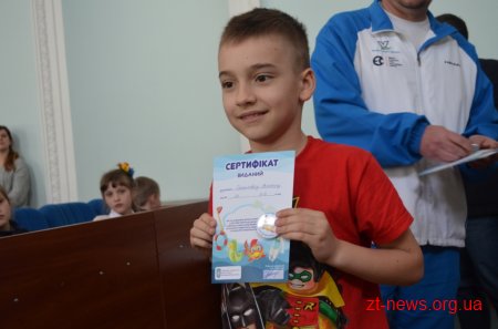 200 дітей отримали сертифікати про проходження міської програми «Уроки плавання»