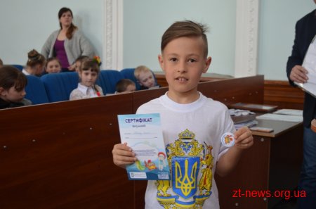 200 дітей отримали сертифікати про проходження міської програми «Уроки плавання»