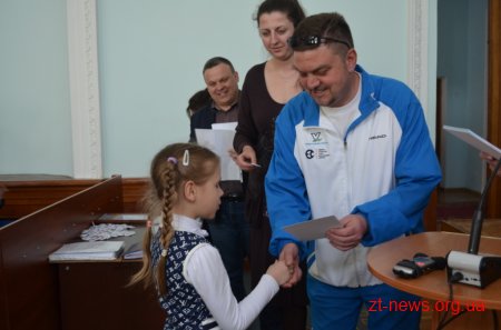 200 дітей отримали сертифікати про проходження міської програми «Уроки плавання»