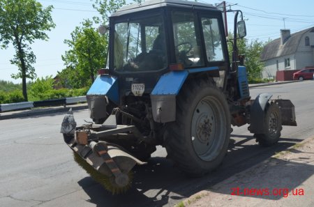 Комунальні служби міста активізували роботи з ремонту доріг