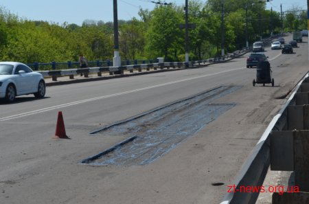 Комунальні служби міста активізували роботи з ремонту доріг