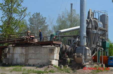 Комунальні служби міста активізували роботи з ремонту доріг