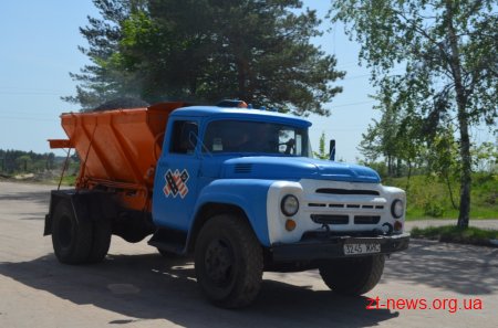 Комунальні служби міста активізували роботи з ремонту доріг