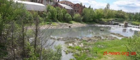 Перекриття дороги як метод привернення уваги до забруднення річки
