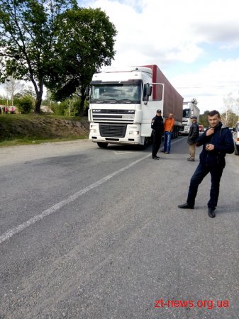 Перекриття дороги як метод привернення уваги до забруднення річки