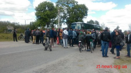 Перекриття дороги як метод привернення уваги до забруднення річки
