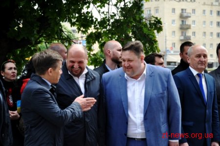 У Житомирі встановили найбільший рекордний прапор ЄС в Україні