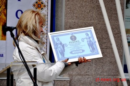 У Житомирі встановили найбільший рекордний прапор ЄС в Україні