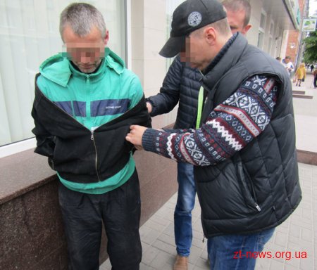 У Коростишеві на далекобійника напав невідомий і побивши його заволодів речами