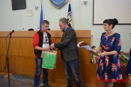Цього року в Житомирі зі шкіл випускаються 17 дітей, позбавлених батьківського піклування