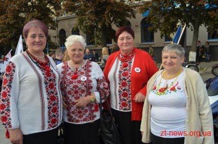 Сотні житомирян взяли участь у «Вишиваній ході»