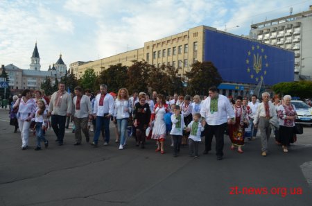 Сотні житомирян взяли участь у «Вишиваній ході»