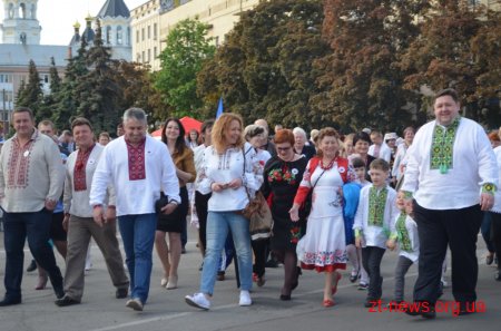 Сотні житомирян взяли участь у «Вишиваній ході»