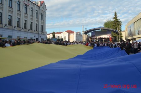 Сотні житомирян взяли участь у «Вишиваній ході»