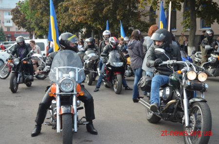 Сотні житомирян взяли участь у «Вишиваній ході»