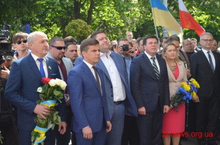 У Житомирі відкрили дошку загиблому в авіакатастрофі Президентові Польщі